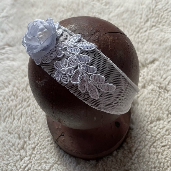 ‘Elloette’ Ivory Dotted Mesh & Blue Floral Lace Tie-Back Headband - Picture 2 of 5